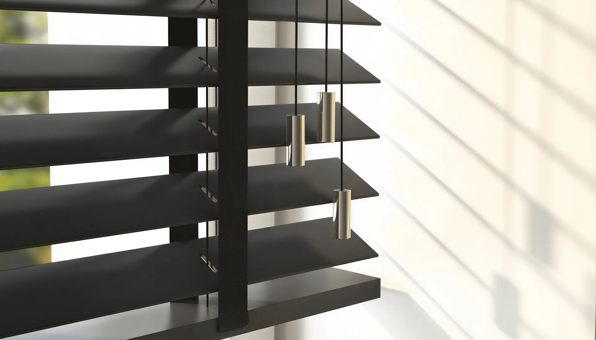 Persienner på mål — trepersienner og aluminium i alle størrelser